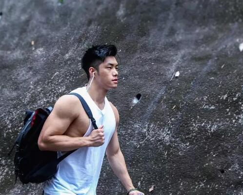 香港健身男神WAIKIN 赴泰拍摄 - 51虹马