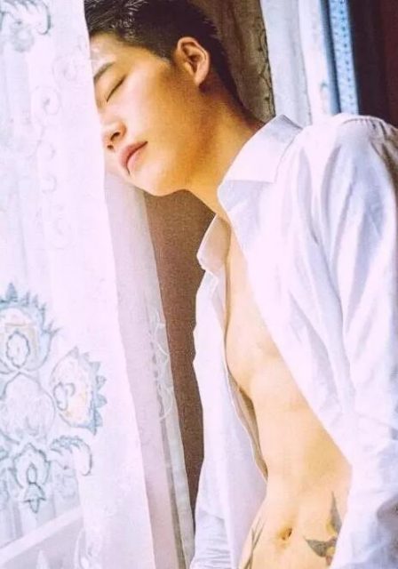 高颜腹肌男竟是鲜肉空少 大器小哥哥真有料 - 51虹马