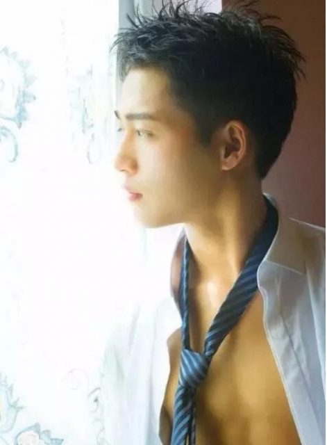 高颜腹肌男竟是鲜肉空少 大器小哥哥真有料 - 51虹马