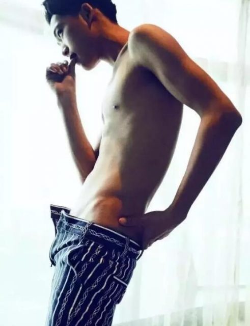 高颜腹肌男竟是鲜肉空少 大器小哥哥真有料 - 51虹马