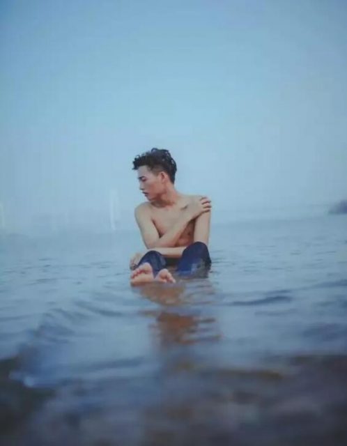 高颜腹肌男竟是鲜肉空少 大器小哥哥真有料 - 51虹马