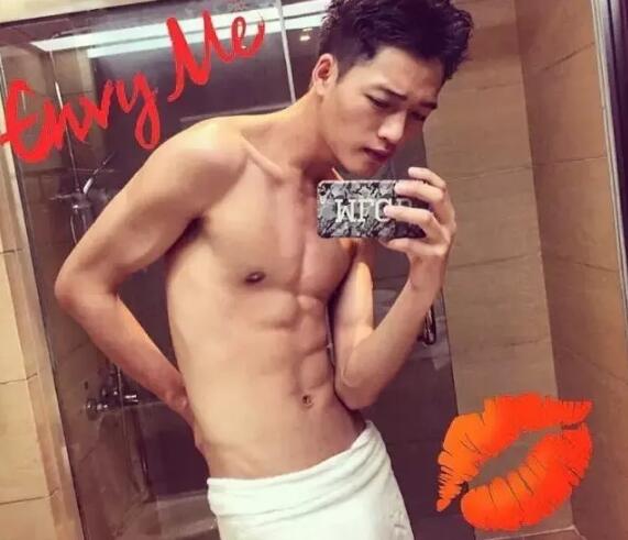 高颜腹肌男竟是鲜肉空少 大器小哥哥真有料 - 51虹马