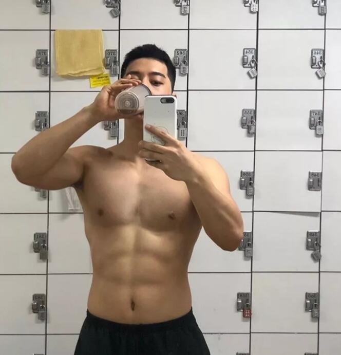 鼻子假眉毛丑尺寸还成迷，去头可食这身肉是真的好想吸！ - 51虹马