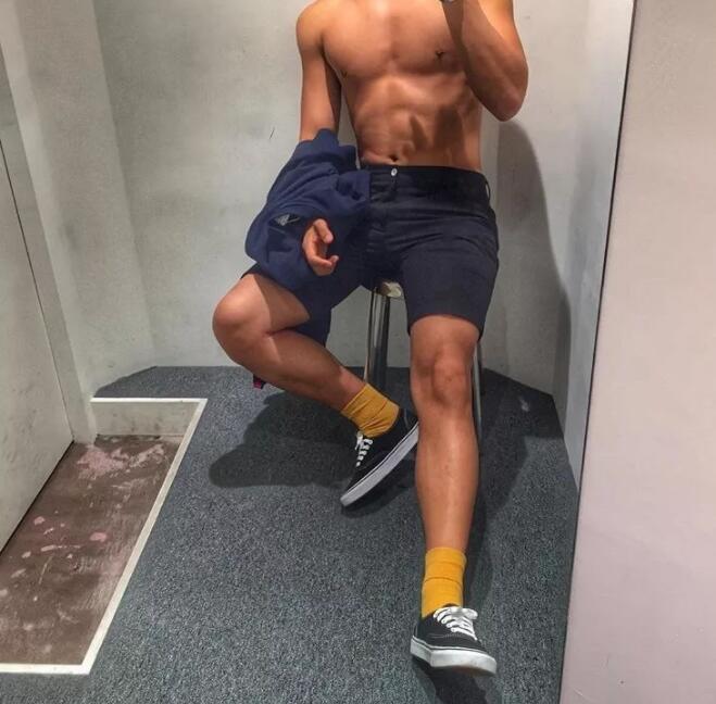 鼻子假眉毛丑尺寸还成迷，去头可食这身肉是真的好想吸！ - 51虹马