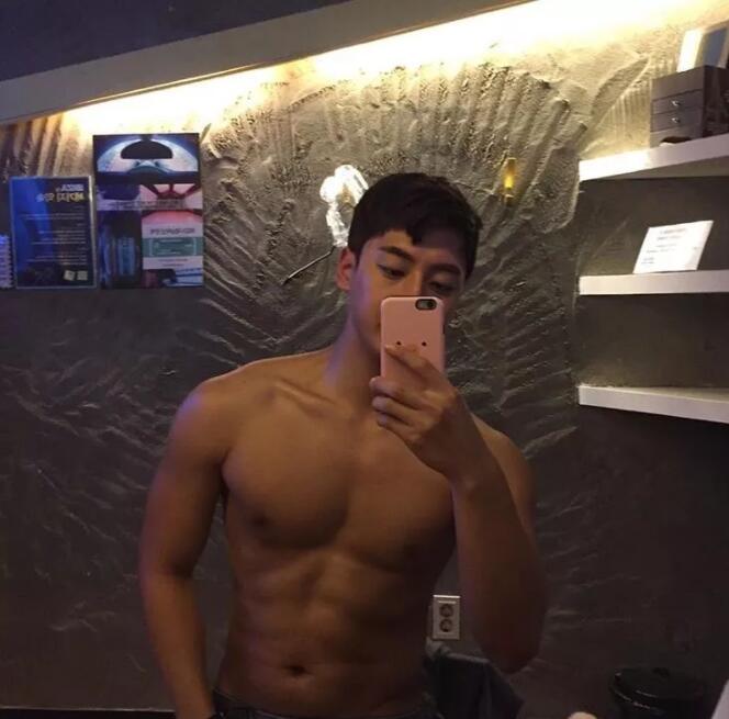 鼻子假眉毛丑尺寸还成迷，去头可食这身肉是真的好想吸！ - 51虹马