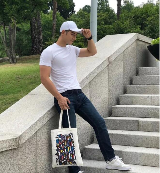 鼻子假眉毛丑尺寸还成迷，去头可食这身肉是真的好想吸！ - 51虹马