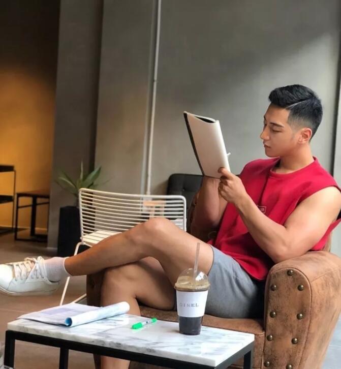 鼻子假眉毛丑尺寸还成迷，去头可食这身肉是真的好想吸！ - 51虹马