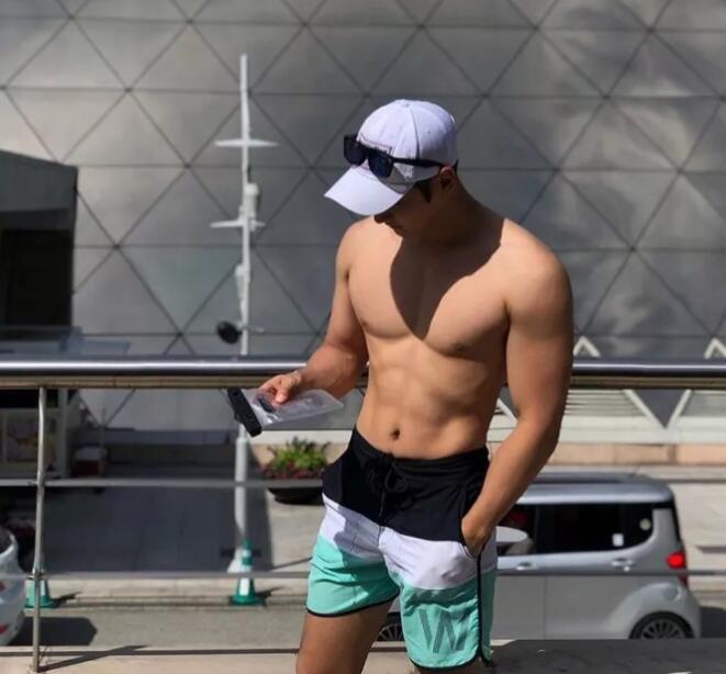 鼻子假眉毛丑尺寸还成迷，去头可食这身肉是真的好想吸！ - 51虹马