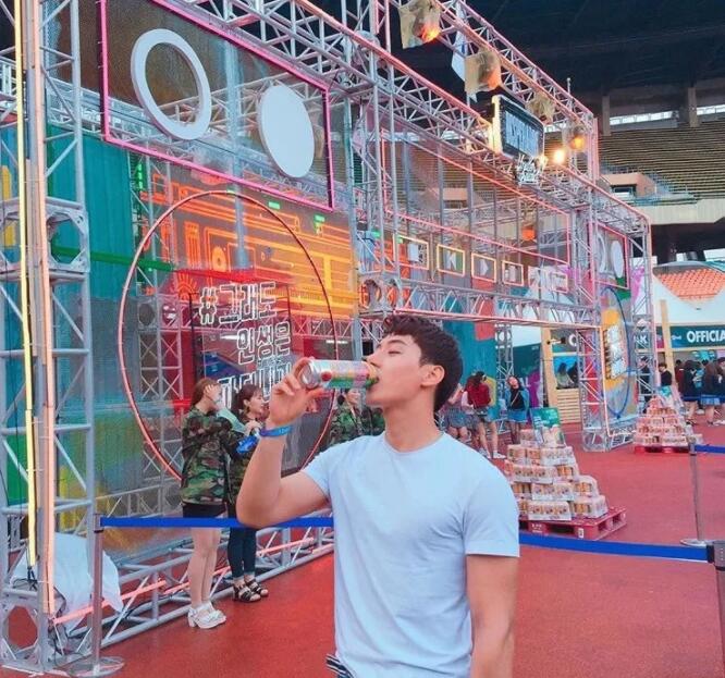 鼻子假眉毛丑尺寸还成迷，去头可食这身肉是真的好想吸！ - 51虹马