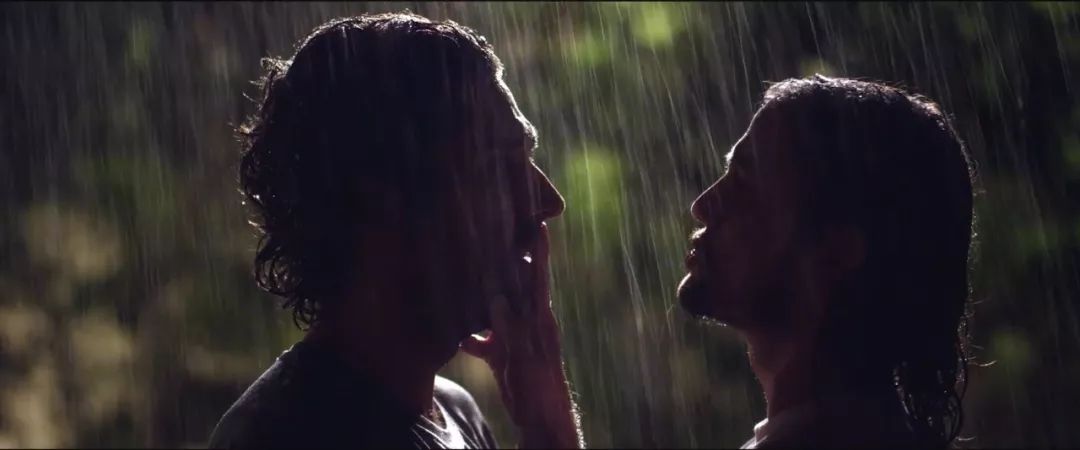 《马蹄铁理论》：极端碰撞出的幽默火花 - 51虹马