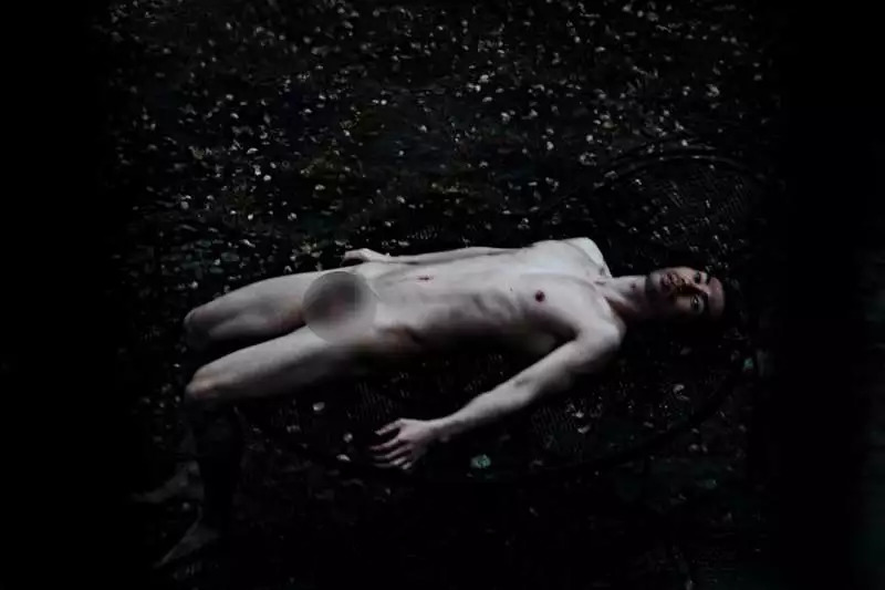 专访国际摄影师沈玮：不用试着融入男同志的性感框架，要展现属于自己的气场 - 51虹马