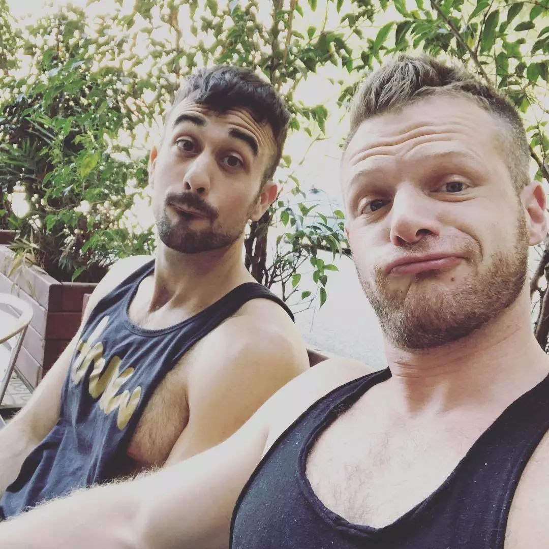 基薇男优夫夫在拍片现场求婚?!画面太美不敢看… - 51虹马 基薇男优夫夫在拍片现场求婚?!画面太美不敢看… - 51虹马