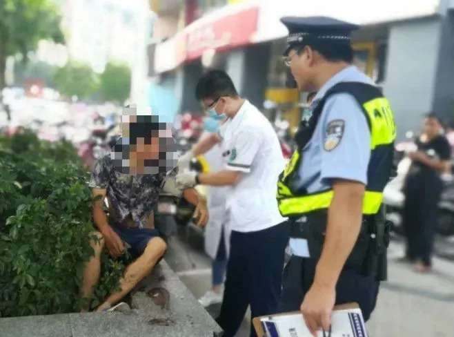 柳州男子躺地上血流不止，只因刚和男网友开完房-51虹马