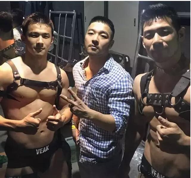 偶像男星Gay吧狂欢疑出柜，他居然爱壮熊！ - 51虹马