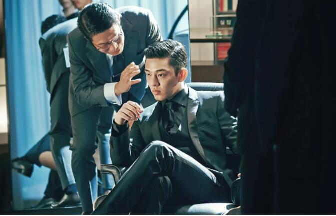 偶像男星Gay吧狂欢疑出柜，他居然爱壮熊！ - 51虹马