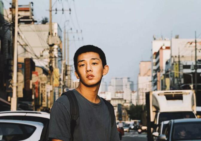 偶像男星Gay吧狂欢疑出柜，他居然爱壮熊！ - 51虹马