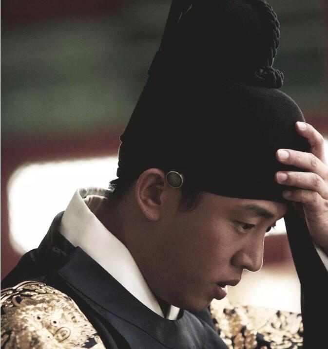 偶像男星Gay吧狂欢疑出柜，他居然爱壮熊！ - 51虹马