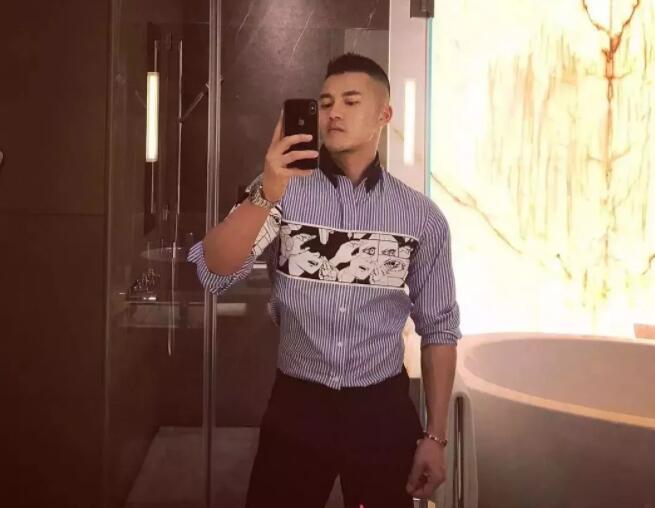 看点∣INS上的内国筋肉天菜，大胸翘臀俬照曝光，竟然这么会玩？ - 51虹马