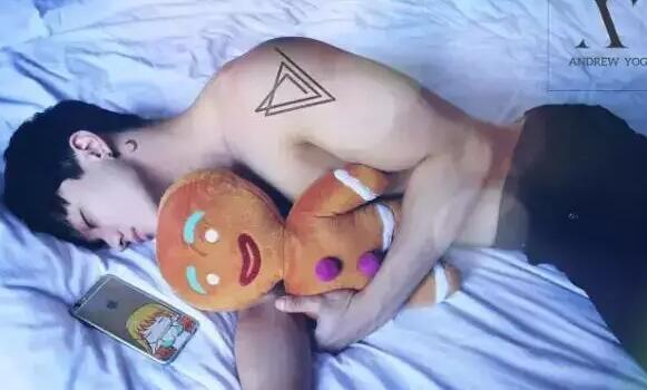 INS极品小鲜肉，童颜胸器公狗腰想体验脸埋胸的快感！ - 51虹马