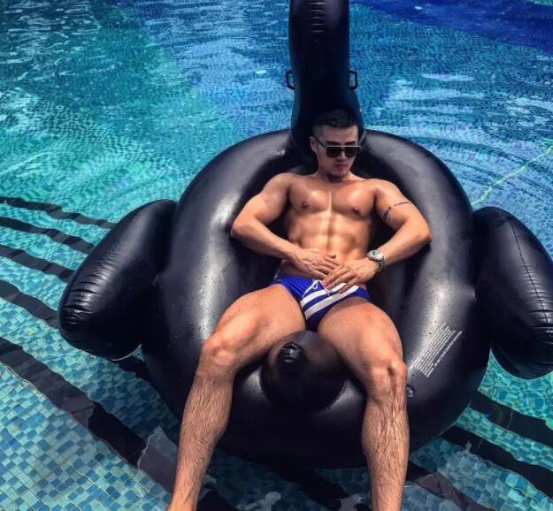 看点∣INS上的内国筋肉天菜，大胸翘臀俬照曝光，竟然这么会玩？ - 51虹马