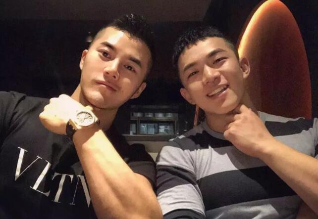 看点∣INS上的内国筋肉天菜，大胸翘臀俬照曝光，竟然这么会玩？ - 51虹马