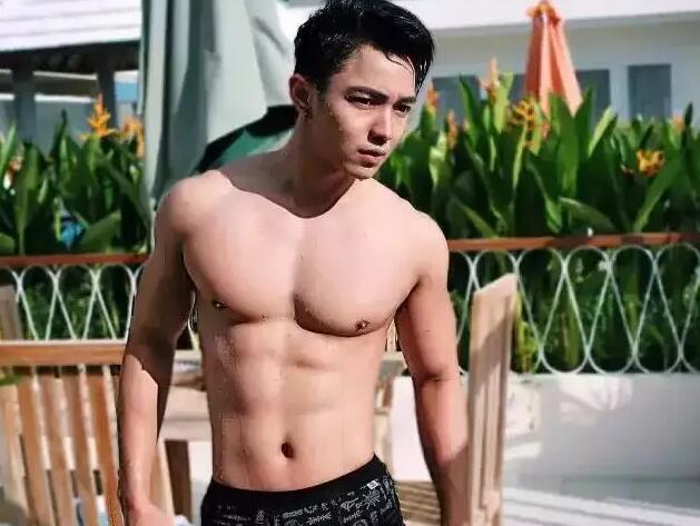 INS极品小鲜肉，童颜胸器公狗腰想体验脸埋胸的快感！ - 51虹马