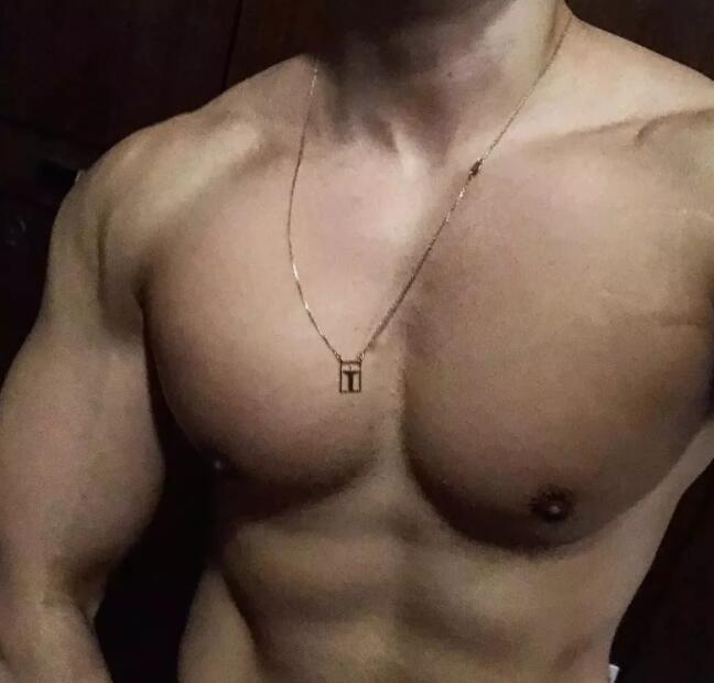 看点∣INS上的内国筋肉天菜，大胸翘臀俬照曝光，竟然这么会玩？ - 51虹马