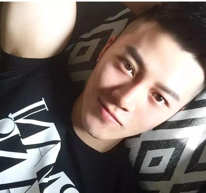 看点∣INS上的内国筋肉天菜，大胸翘臀俬照曝光，竟然这么会玩？ - 51虹马