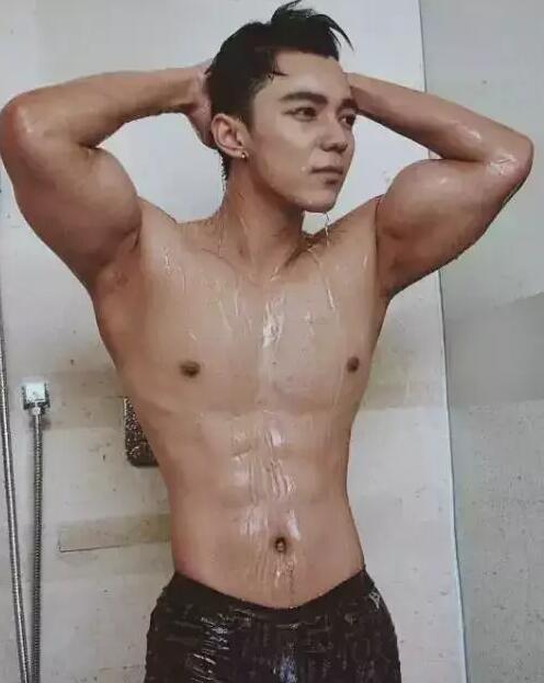 INS极品小鲜肉，童颜胸器公狗腰想体验脸埋胸的快感！ - 51虹马