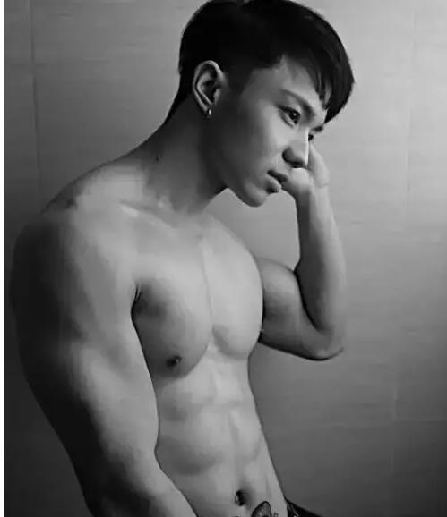 INS极品小鲜肉，童颜胸器公狗腰想体验脸埋胸的快感！ - 51虹马