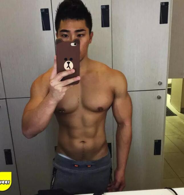 华裔鲜肉惊爆大“资本”，穿胸RU钉胸玩年！ - 51虹马