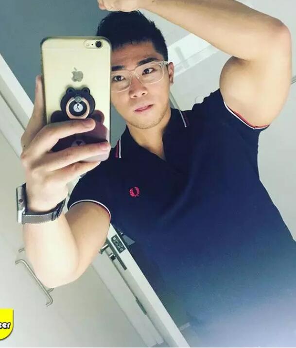华裔鲜肉惊爆大“资本”，穿胸RU钉胸玩年！ - 51虹马