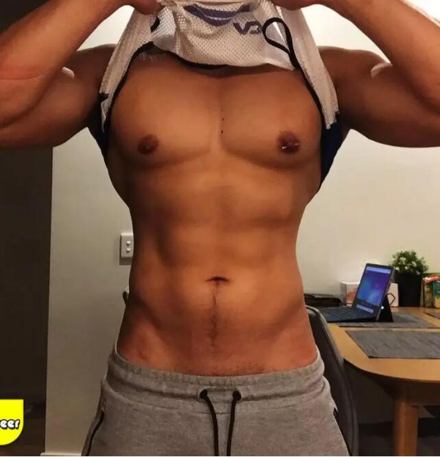 华裔鲜肉惊爆大“资本”，穿胸RU钉胸玩年！ - 51虹马