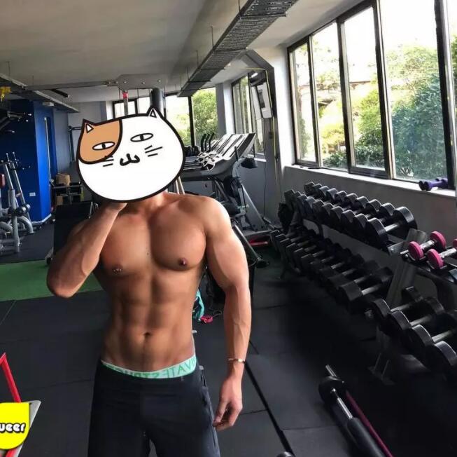 华裔鲜肉惊爆大“资本”，穿胸RU钉胸玩年！ - 51虹马