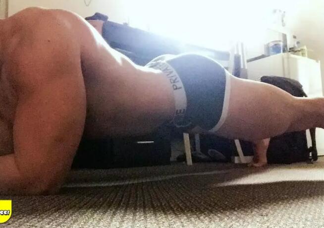 华裔鲜肉惊爆大“资本”，穿胸RU钉胸玩年！ - 51虹马