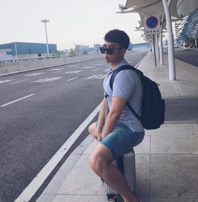 看点∣胸肌Ru钉小鲜肉自曝小“癖好”，一身嫩肉的高颜小野猫？ - 51虹马