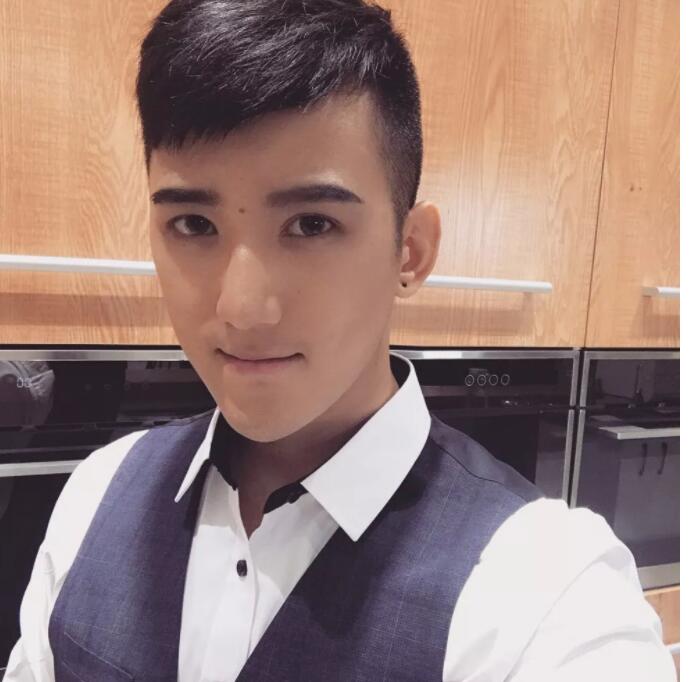 看点∣胸肌Ru钉小鲜肉自曝小“癖好”，一身嫩肉的高颜小野猫？ - 51虹马