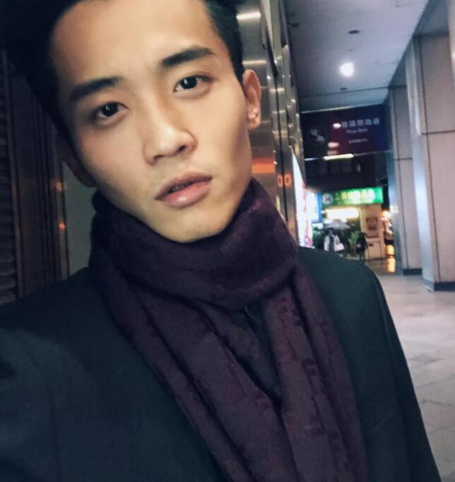 夫夫热情kiss，腹肌男鉴定完毕，小受一枚！-51虹马