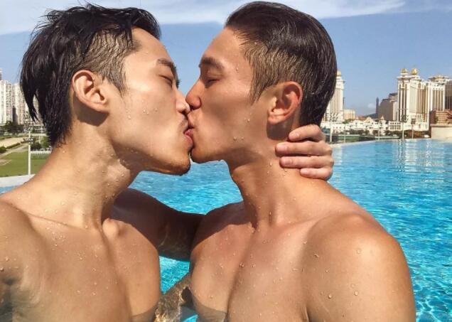 夫夫热情kiss，腹肌男鉴定完毕，小受一枚！ - 51虹马