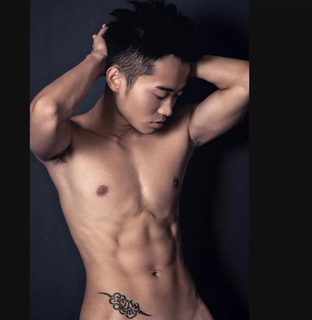 夫夫热情kiss，腹肌男鉴定完毕，小受一枚！ - 51虹马