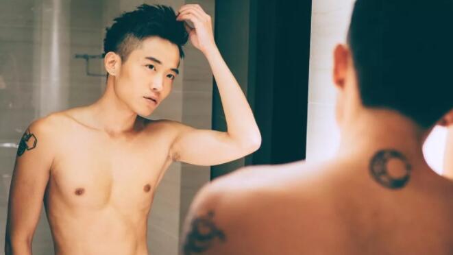 夫夫热情kiss，腹肌男鉴定完毕，小受一枚！ - 51虹马