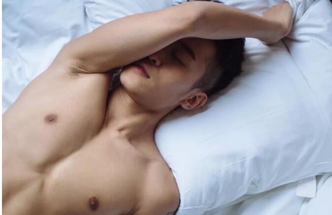 夫夫热情kiss，腹肌男鉴定完毕，小受一枚！ - 51虹马