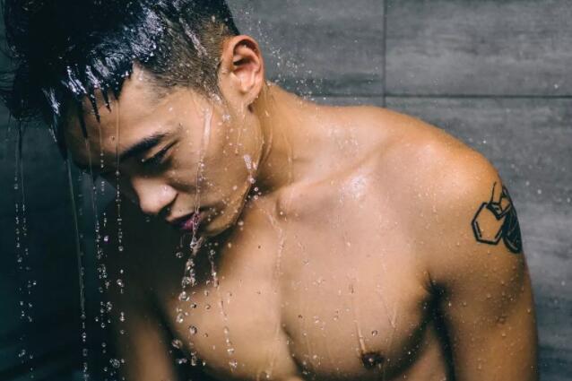 夫夫热情kiss，腹肌男鉴定完毕，小受一枚！ - 51虹马