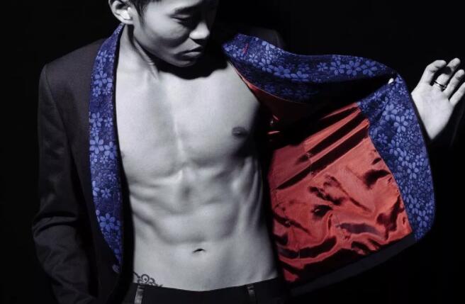 夫夫热情kiss，腹肌男鉴定完毕，小受一枚！ - 51虹马