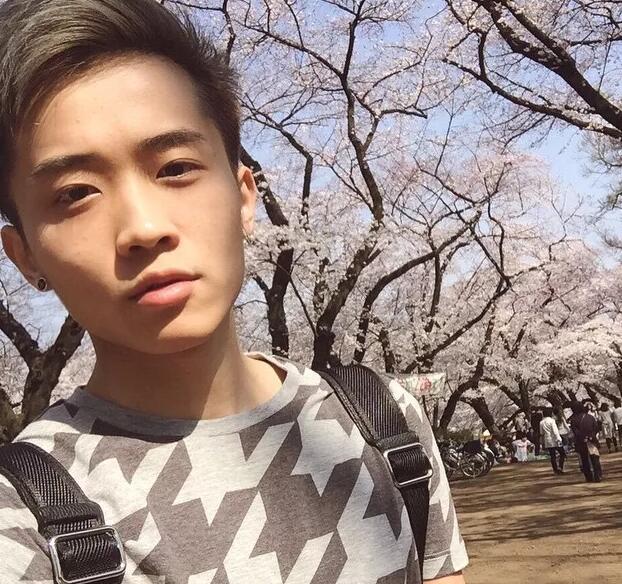 夫夫热情kiss，腹肌男鉴定完毕，小受一枚！ - 51虹马