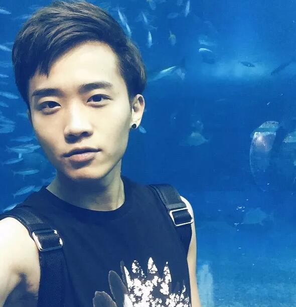 夫夫热情kiss，腹肌男鉴定完毕，小受一枚！ - 51虹马