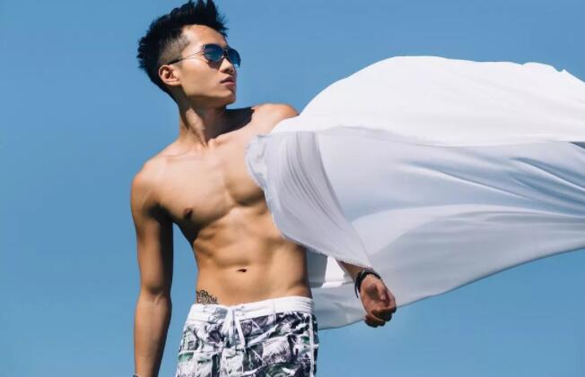 夫夫热情kiss，腹肌男鉴定完毕，小受一枚！ - 51虹马