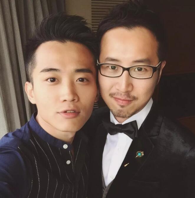 夫夫热情kiss，腹肌男鉴定完毕，小受一枚！ - 51虹马