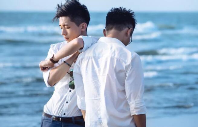 夫夫热情kiss，腹肌男鉴定完毕，小受一枚！ - 51虹马