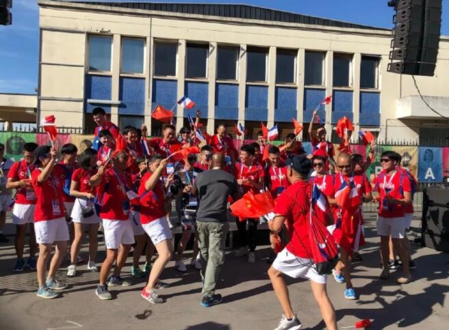 巴黎世同会开幕 "中国代表队"擎国旗入场 - 51虹马